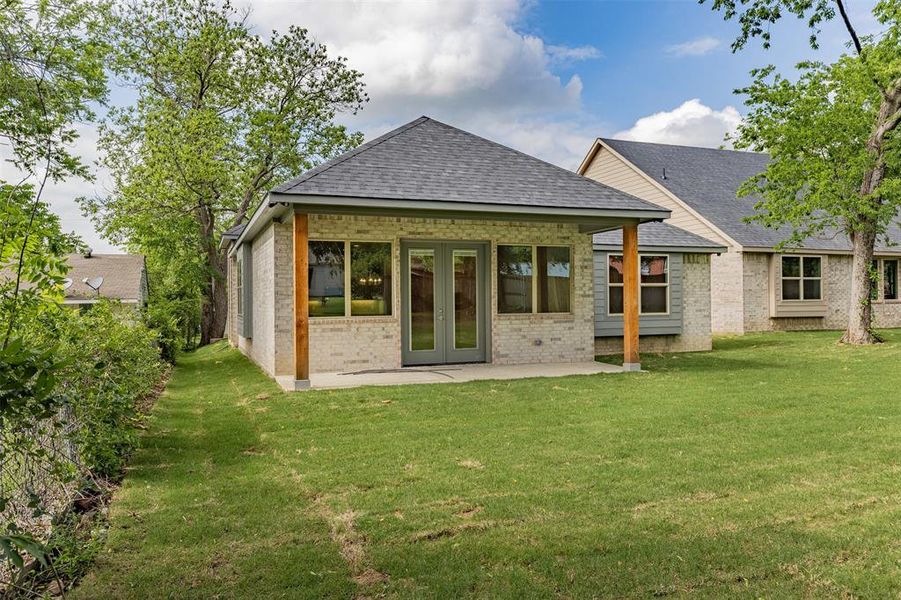 Exterior details and patio area of a home in , Sherman (Image 3).