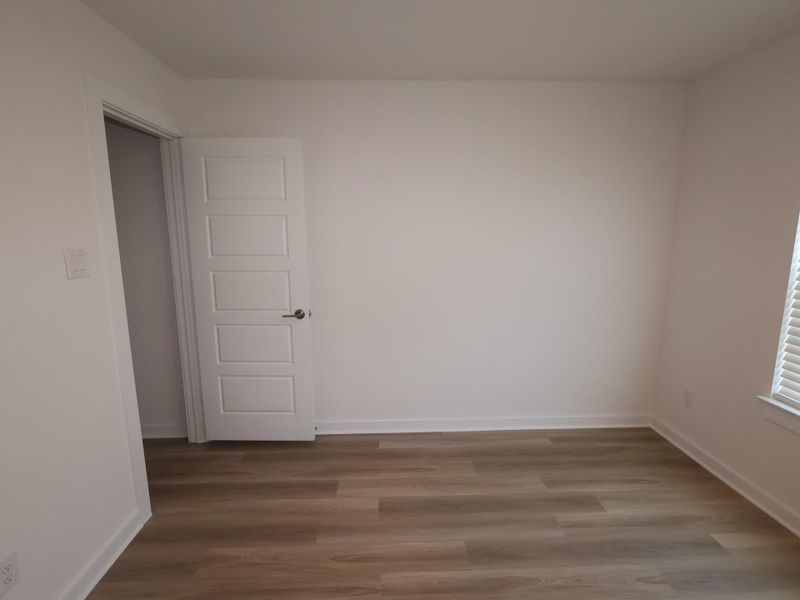 Spacious, unfurnished interior of a new home in Ambrose, La Marque (Image 15).