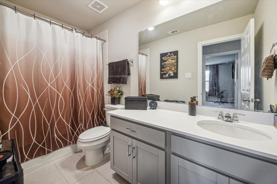 Hall bathroom with tub combo Hall bathroom with tub combo