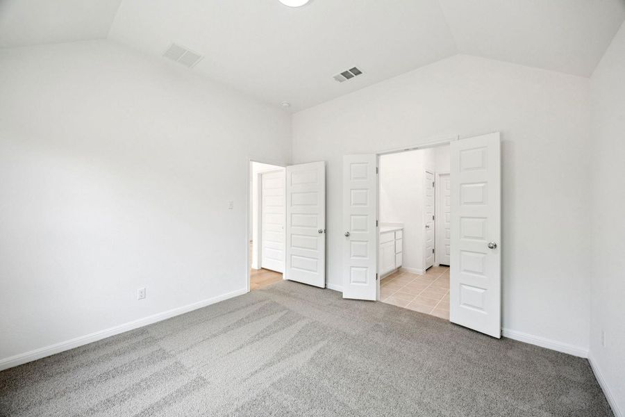 Spacious, unfurnished interior of a new home in Trinity Ranch, Elgin (Image 19).