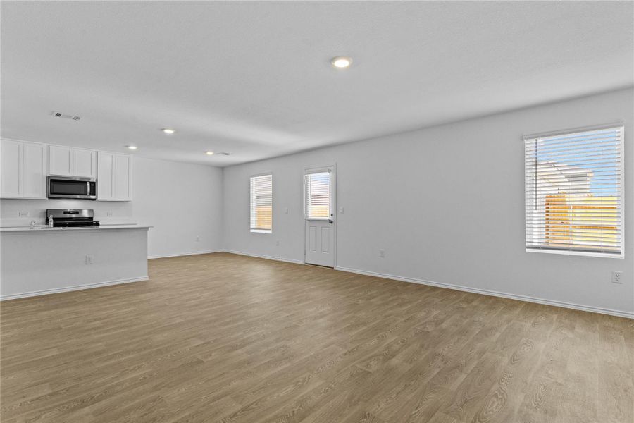 Spacious, unfurnished interior of a new home in Prairie Lakes, Buda (Image 18).
