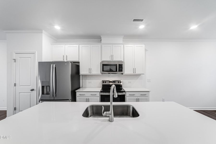 SUN_CrescentTownes_Pic_Savannah_Kitchen_