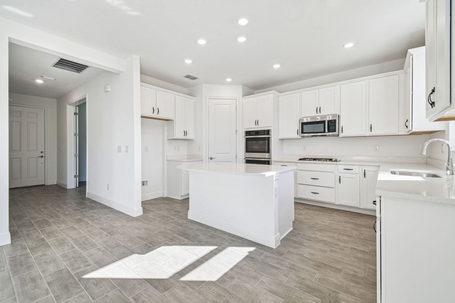 Representative furnished interior of a home built from the 50 ' - Saratoga by William Ryan Homes in Tamarack at Two Rivers, Zephyrhills (Image 14).