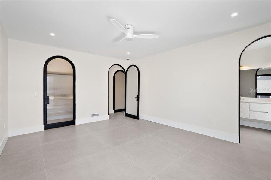 Spacious, unfurnished interior of a new home in , New Smyrna Beach (Image 46).