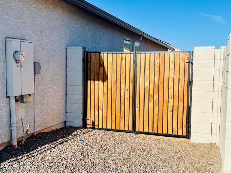 Lot 445 (2) Lot 445 (2)