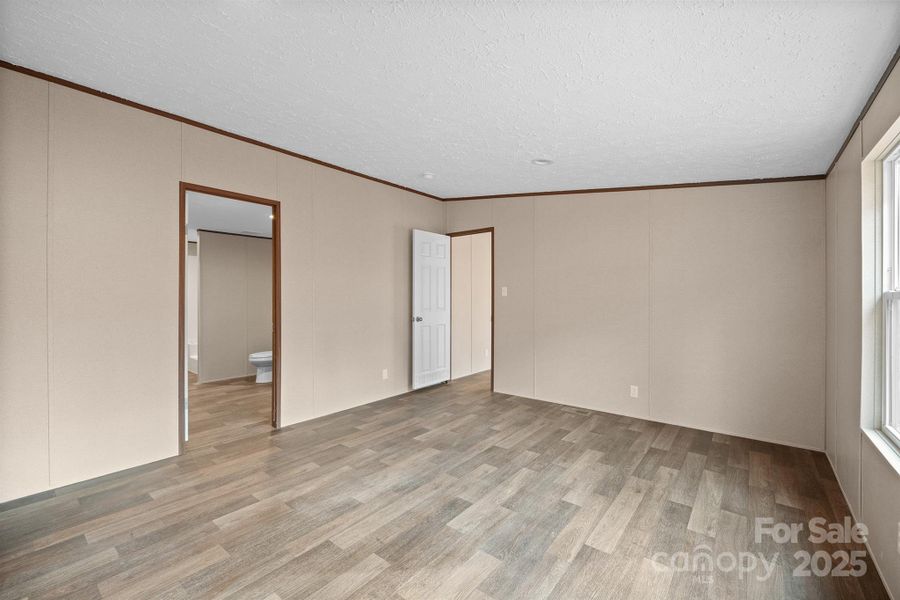 Spacious, unfurnished interior of a new home in , Lenoir (Image 6).