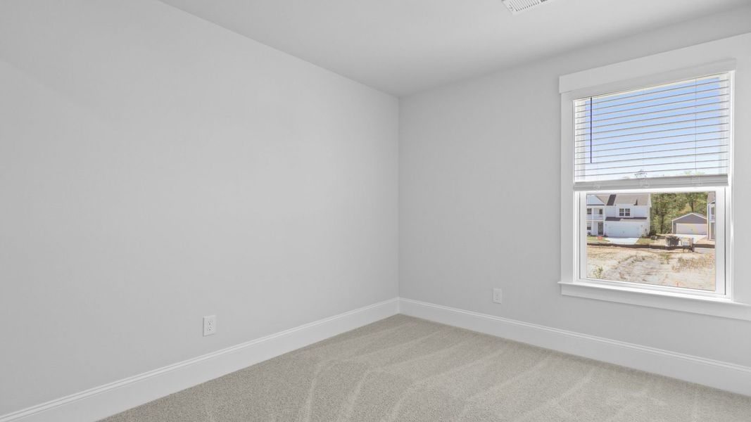 Spacious, unfurnished interior of a new home in Sheep Island, Summerville (Image 24).