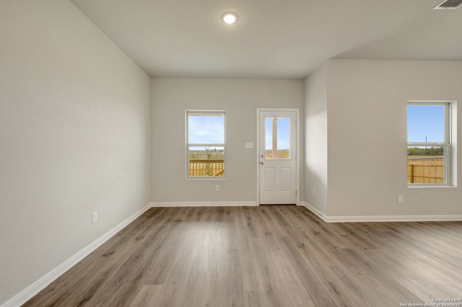 Spacious, unfurnished interior of a new home in Paloma Park, Converse (Image 19).