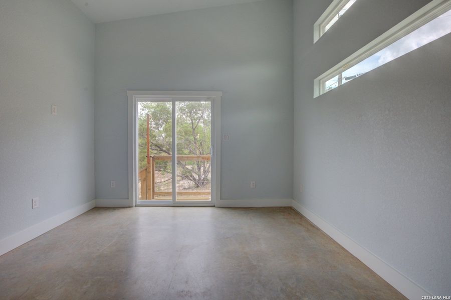 Spacious, unfurnished interior of a new home in , Canyon Lake (Image 19).