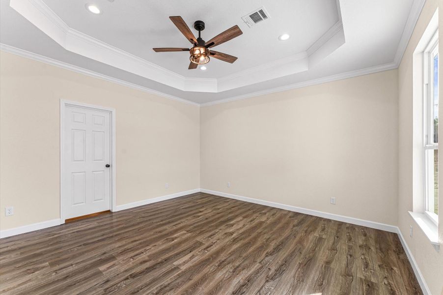 Spacious, unfurnished interior of a new home in , Huffman (Image 23).