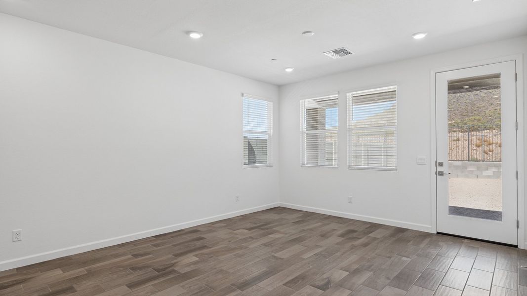 Spacious, unfurnished interior of a new home in The Buttes at Mystic, Peoria (Image 15).