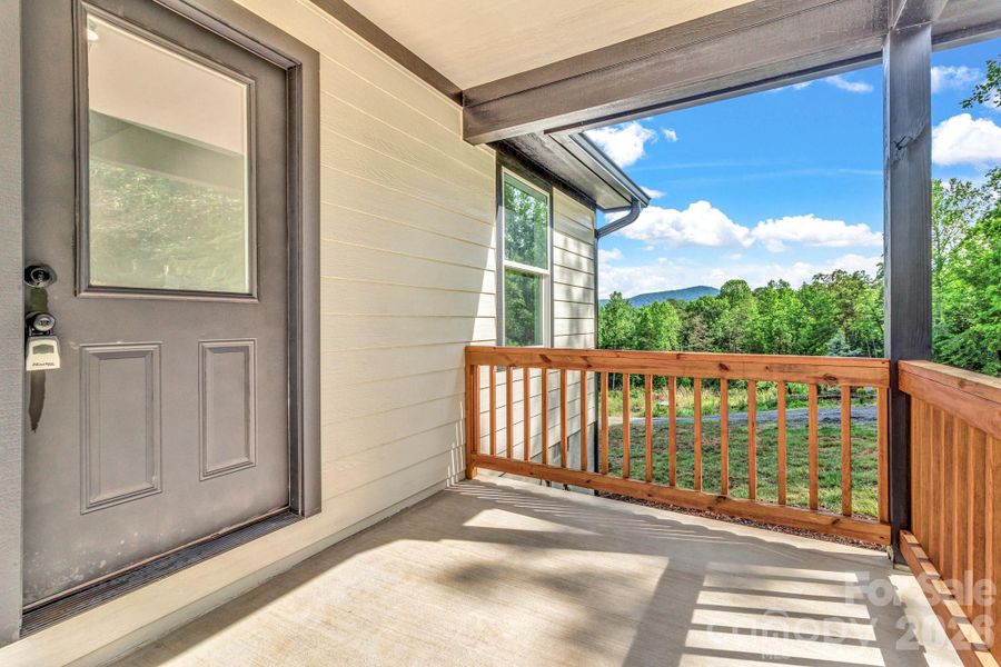 Exterior details and patio area of a home in , Marion (Image 15).