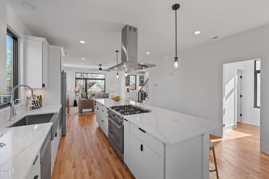 29-813 N Roxboro_6759 29-813 N Roxboro_6759