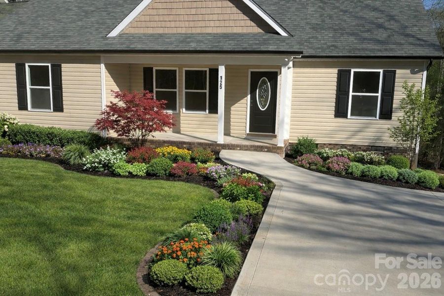 Virtually staged front yard