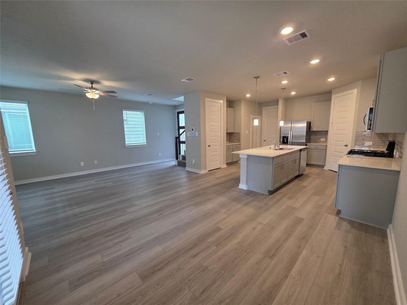 Spacious, unfurnished interior of a new home in , Houston (Image 9).