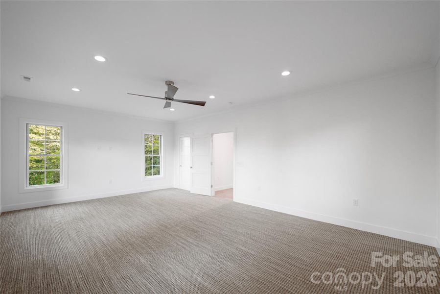 Spacious, unfurnished interior of a new home in , Newland (Image 29).