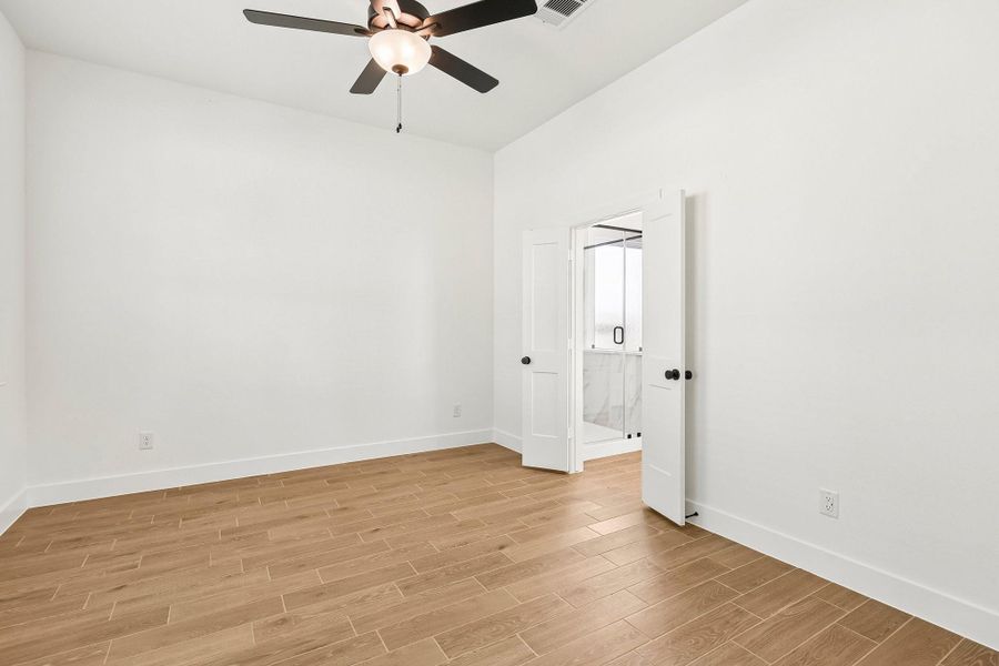 Spacious, unfurnished interior of a new home in Evergreen 40s, Conroe (Image 27). Spacious, unfurnished interior of a new home in Evergreen 40s, Conroe (Image 27).