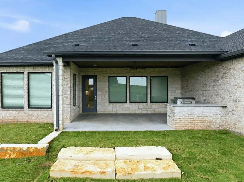 Exterior details and patio area of a home in , Hewitt (Image 4).