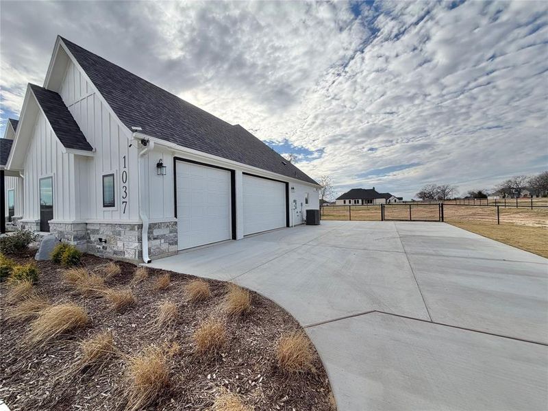 Exterior details and patio area of a home in , Azle (Image 20).
