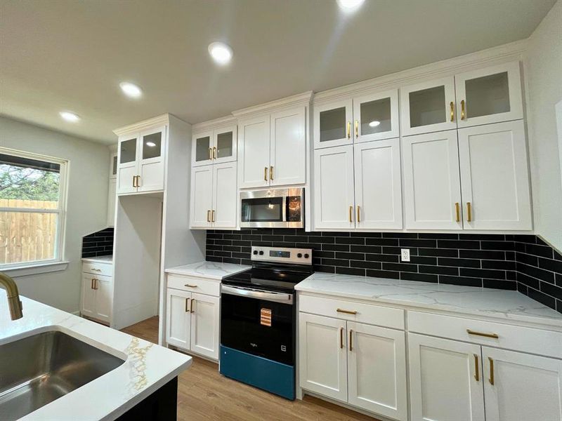 Furnished interior view inside a new home in , Granbury (Image 8).