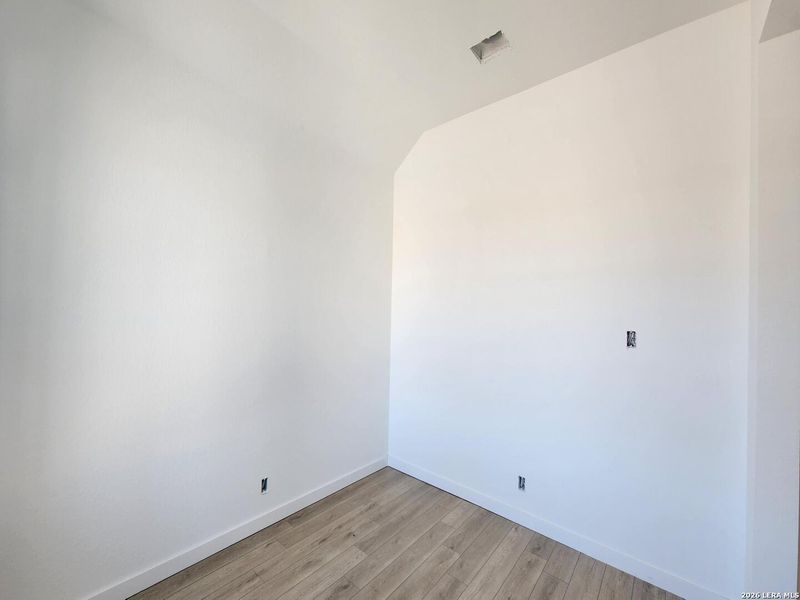 Spacious, unfurnished interior of a new home in Arcadia Ridge, San Antonio (Image 10). Spacious, unfurnished interior of a new home in Arcadia Ridge, San Antonio (Image 10).