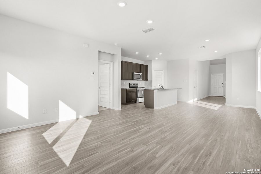 Spacious, unfurnished interior of a new home in Applewhite Meadows, San Antonio (Image 26).