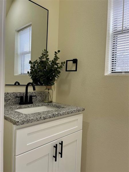 Close-up of interior finishes inside a home in , Corsicana (Image 21).