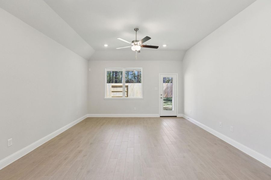 Spacious, unfurnished interior of a new home in Woodhavyn 40', Magnolia (Image 26).