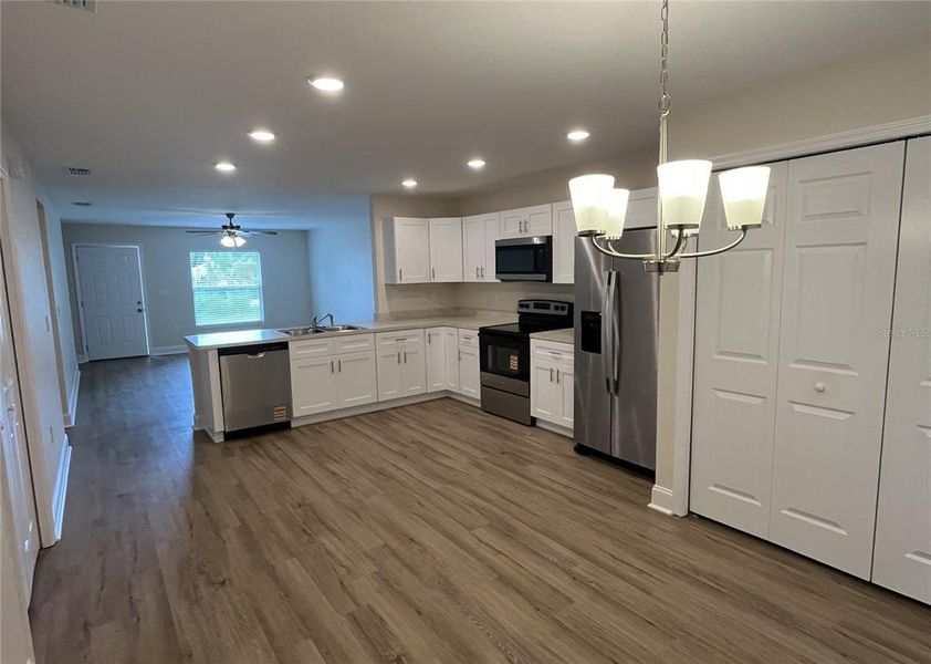 Spacious, unfurnished interior of a new home in , Auburndale (Image 15).