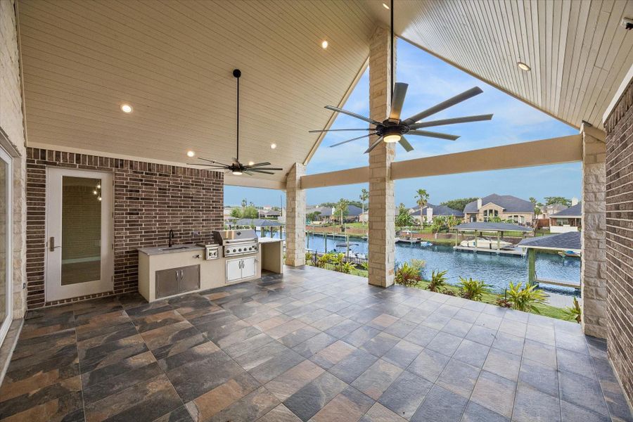 Exterior details and patio area of a home in , Kemah (Image 25).