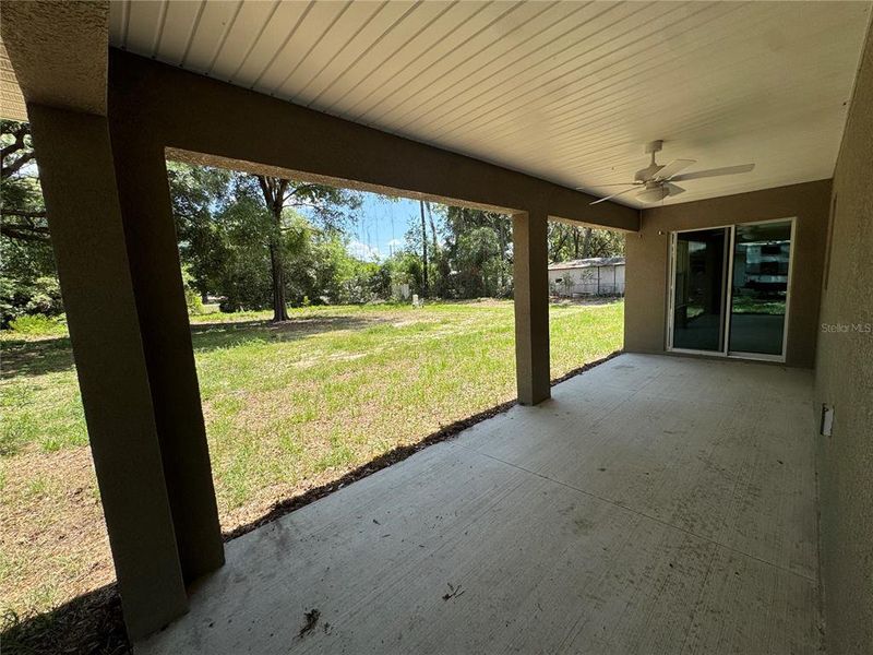 Exterior details and patio area of a home in , Dunnellon (Image 24).