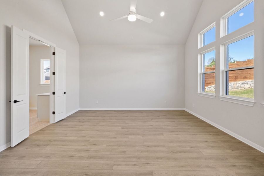Representative unfurnished interior of a home built from the Ashlyn by Ashton Woods in Provence, Austin (Image 39).
