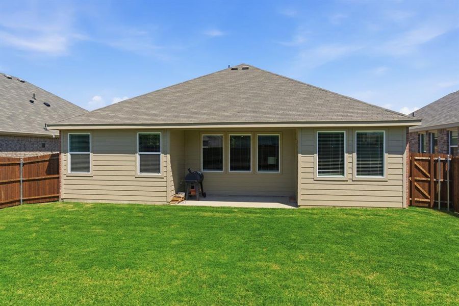 Exterior details and patio area of a home in Reatta Ridge, Justin (Image 23).