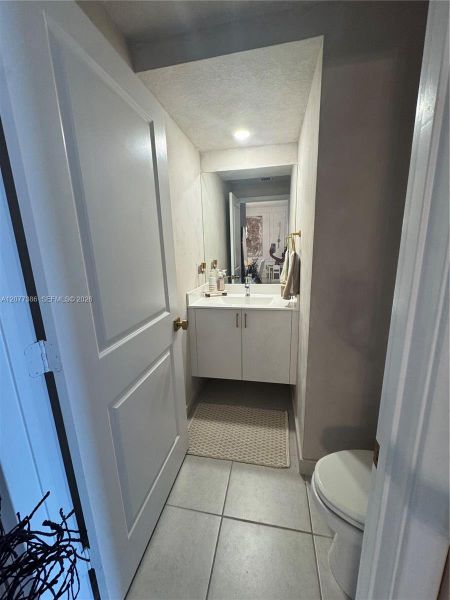 Furnished interior view inside a new home in , Doral (Image 10).