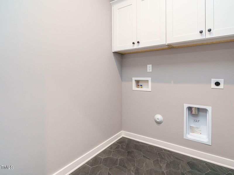 007-1280x960-laundry-room