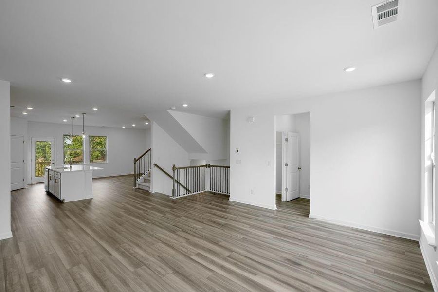 Spacious, unfurnished interior of a new home in Hampton Trace, Marietta (Image 11).