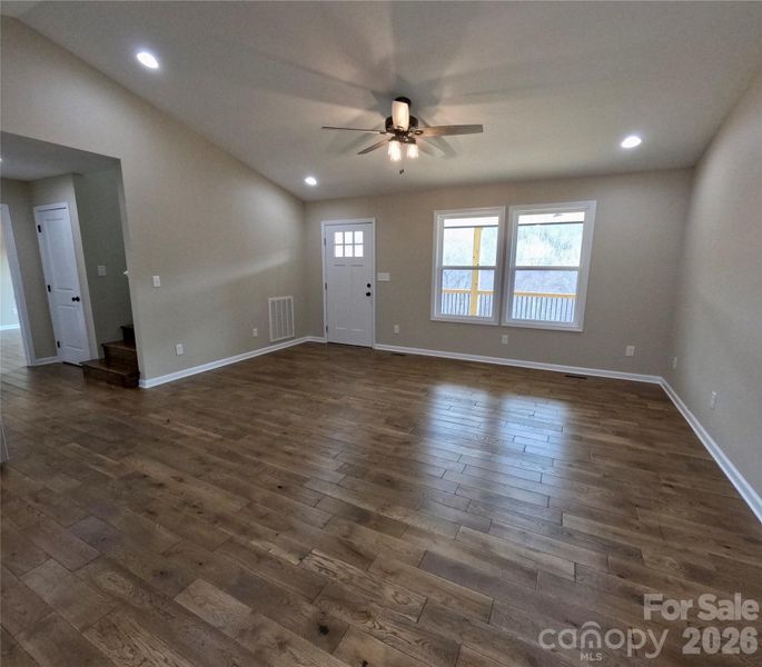 Spacious, unfurnished interior of a new home in , Marion (Image 10).