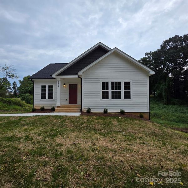 Exterior details and patio area of a home in , Gastonia (Image 2).