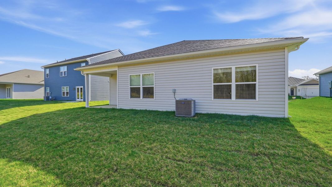 Exterior details and patio area of a home in Saint Andrews Garth, Kingsport (Image 4).