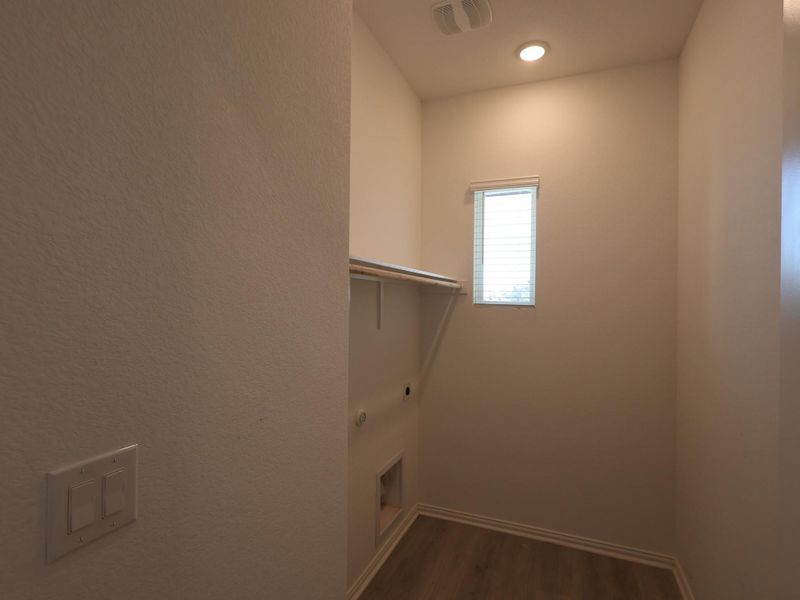 Spacious, unfurnished interior of a new home in Heritage, Dripping Springs (Image 11).