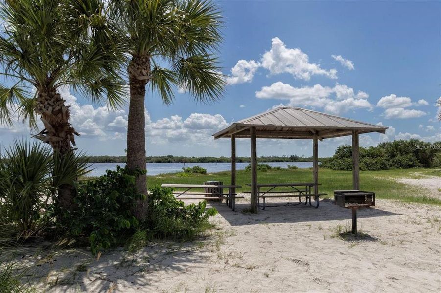 Community amenities in , Port Charlotte (Image 16).