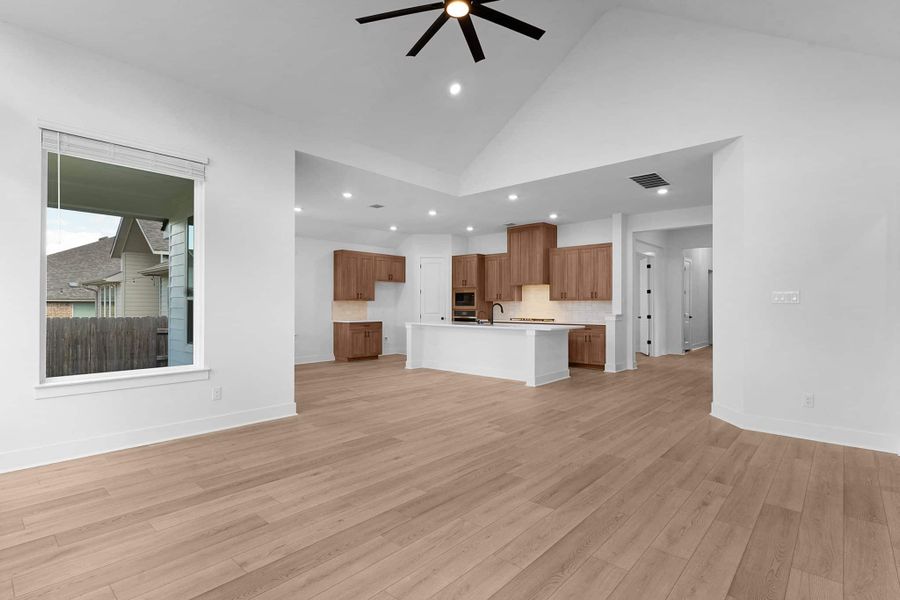 Spacious, unfurnished interior of a new home in Lariat, Liberty Hill (Image 19).