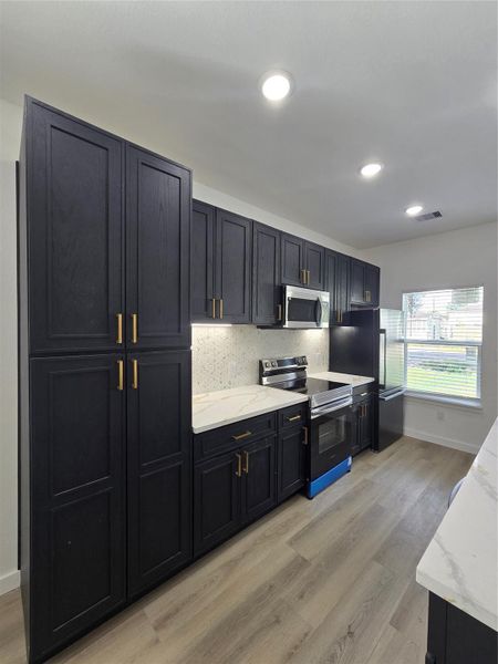 Furnished interior view inside a new home in , La Marque (Image 9).