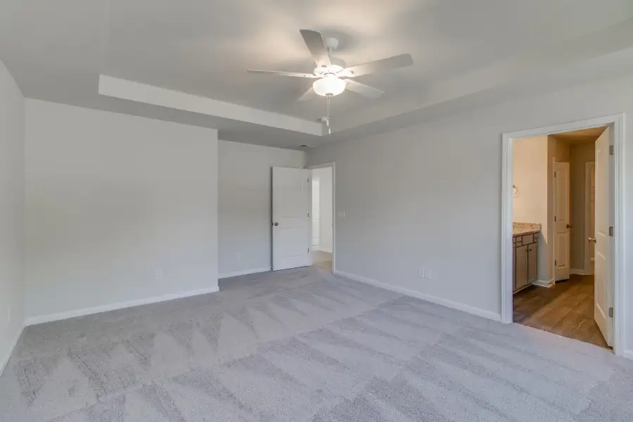 Spacious, unfurnished interior of a new home in Bluefield, Lexington (Image 25).
