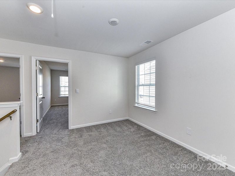 Spacious, unfurnished interior of a new home in Abrial Ridge, York (Image 19).