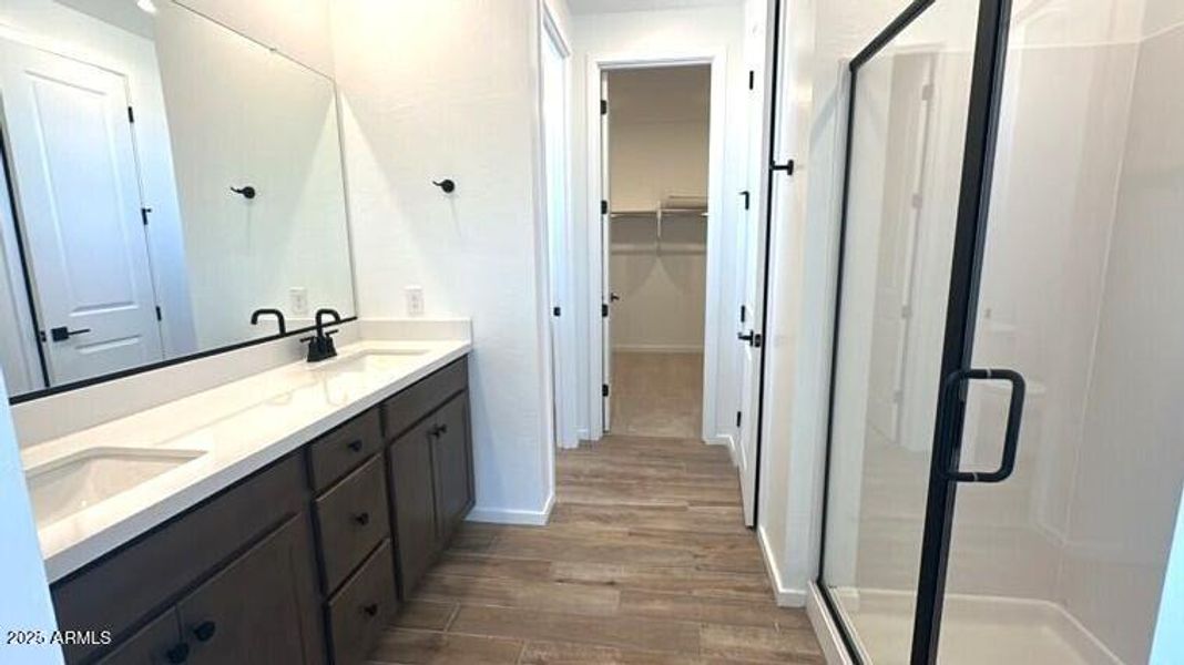 572D8CE7- (002) 572D8CE7- (002)