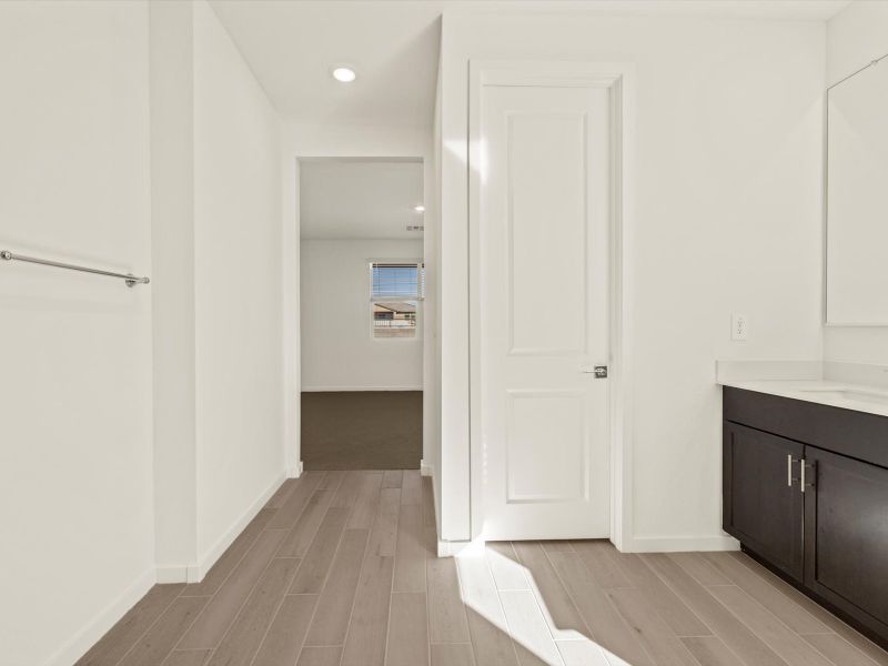 Spacious, unfurnished interior of a new home in Mesquite Mountain Ranch at Frontera, Surprise (Image 12).