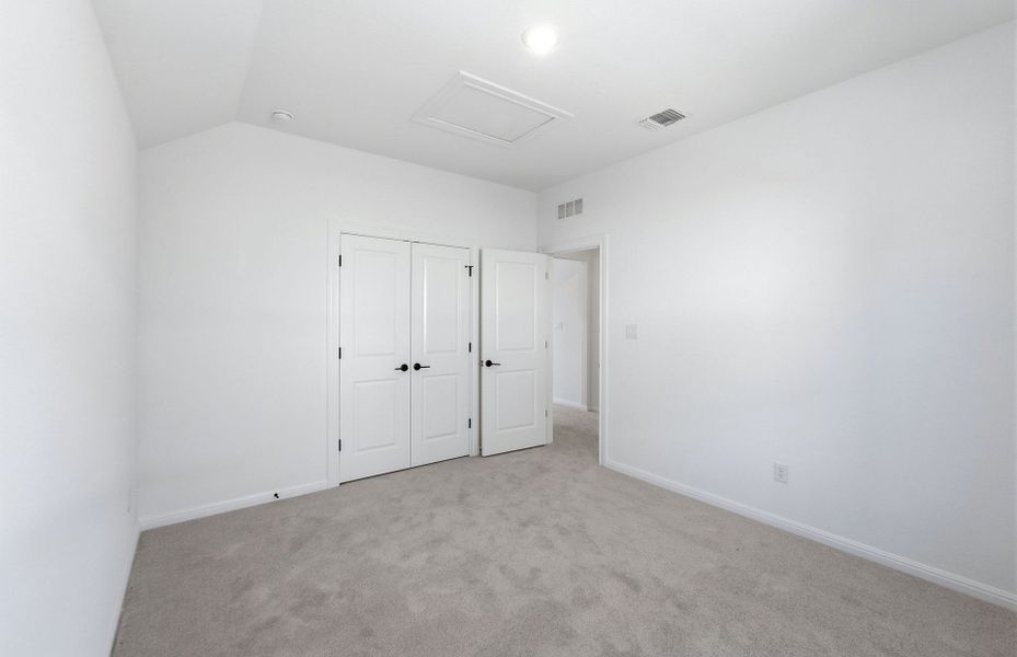 Spacious, unfurnished interior of a new home in Crescent Bluff, Georgetown (Image 29).
