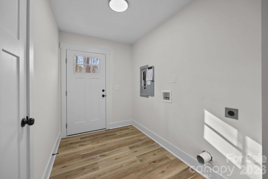 Spacious, unfurnished interior of a new home in , Salisbury (Image 17).