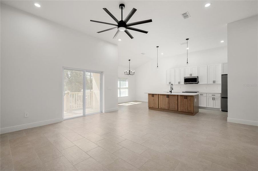 Spacious, unfurnished interior of a new home in , Orange City (Image 27).